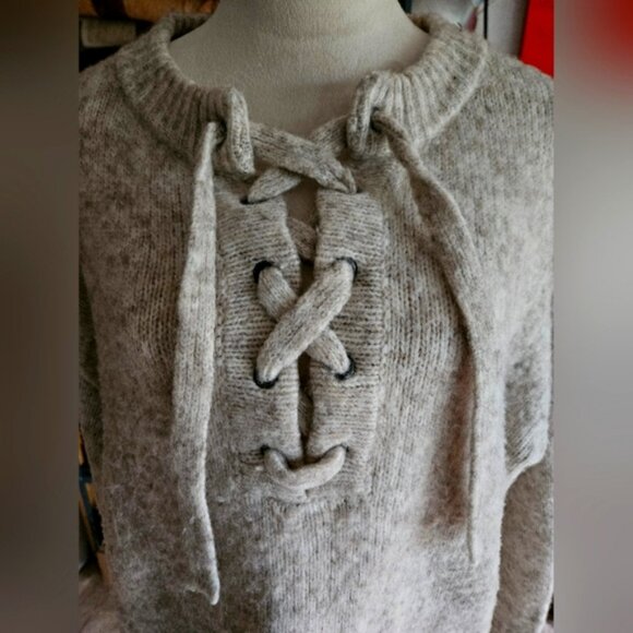 Cliché Wool Blend Oatmeal Lace-up Sweater size L EUC - Picture 6 of 8